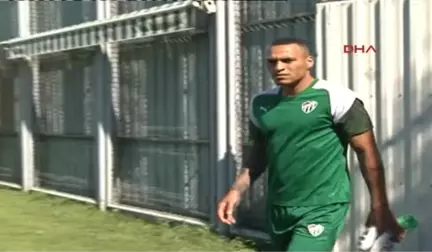 Bursaspor'da Yeniler Titi ve Ekong Ilk Çalışmaya Çıktı