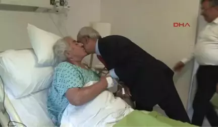 Kılıçdaroğlu, Ali Topuz'u Hastanede Ziyaret Etti