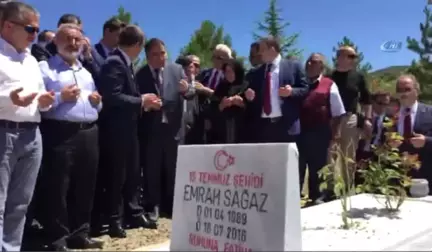 Başbakan Yardımcısı Canikli, 15 Temmuz Şehidi Emrah Sağaz'ın Mezarını Ziyaret Etti