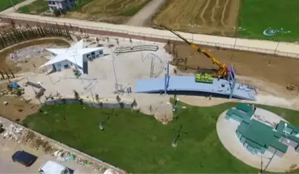 Kırmızı Kamyonu ile Simge Olan Şerife Boz, Torunlarıyla 15 Temmuz Parkı Nı Gezdi