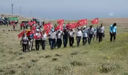 Fetö'nün Darbe Girişiminde Şehit Düşenler Için Süphan Dağı'na Yürüyüş Düzenlendi