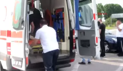 Sakarya Cezaevine Tutuklu Götüren Polis Ekibi Kaza Yaptı 5 Yaralı