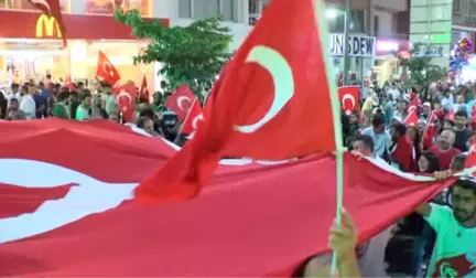 15 Temmuz'da Vatandaşlar Meydanlara Akın Etti