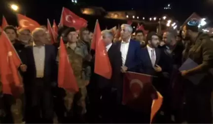 Binlerce Karslı Demokrasi Nöbetinde