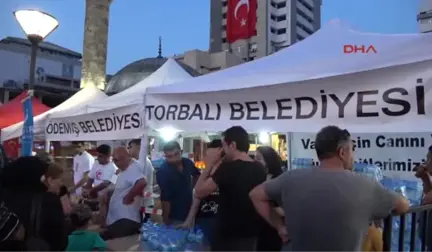 Izmir'de Nöbet Devam Ediyor