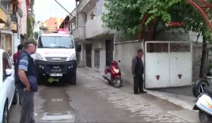 Balıkesir Yıkmaya Çalıştıkları Balkonun Altında Kalalan Baba-Oğul Yaralandı