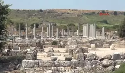 Antalya Perge'de, Eşsiz Mozaik Gün Yüzüne Çıkarılıyor