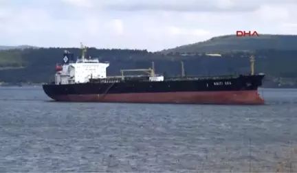 Çanakkale Boğazı'nda Karaya Oturan Yunan Bayraklı Tanker Kurtarıldı