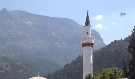 Cumhurbaşkanının Talimat Verdiği Caminin Minaresi Boyanıyor