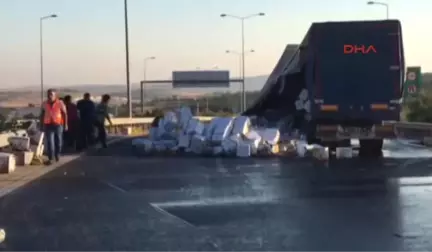 Gaziantep'te Tır'daki Sıvı Yağ Yola Döküldü