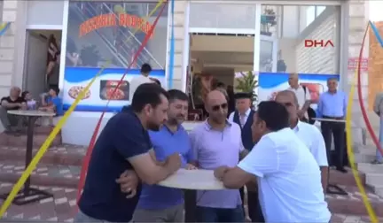 Mardin Midyat'ta Papaz ve Rahip'in Duasıyla Ile Pizzacı Açılışı Yapıldı