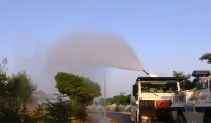 TOMA Hiç Bu Kadar Sempatik Olmamıştı! Bu Kez Kuruyan Ağaçlara Su Sıktı