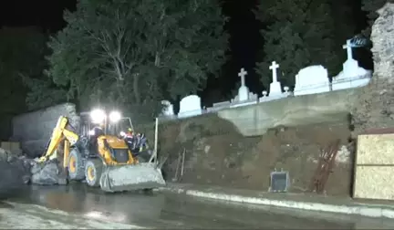 Duvarı Yıkılan Pangaltı Ermeni Mezarlığı'nda Çalışmalar Gece de Devam Ediyor