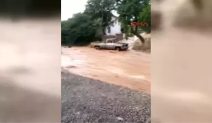 Konya'da Şiddetli Yağış Çayırbağı Mahallesi'ni Vurdu