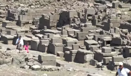 Assos'ta Bin 800 Yıllık Bronz Kalem Bulundu