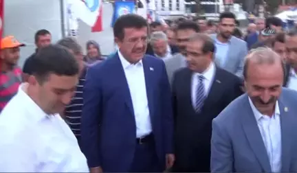 Bakan Zeybekci, Uşak'ta Kilim Festivaline Katıldı