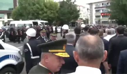 Şehit Polis İçin İstanbul Emniyet Müdürlüğü'nde Tören Düzenleniyor