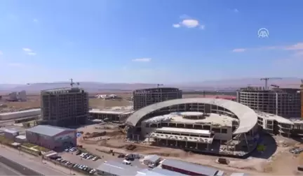 Yapımı Süren Erzurum Şehir Hastanesinde Hummalı Çalışma