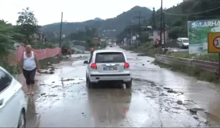 Rize'de Şiddetli Yağış... Salarha Deresi Taştı