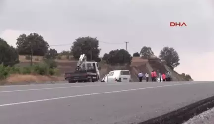 Konya Yola Düşen Lastik Kazaya Neden Oldu; 1 Ölü, 3 Yaralı