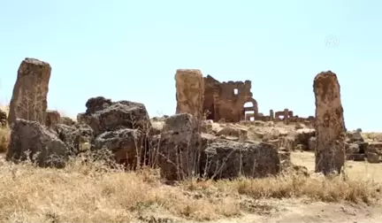 Üstü Kadar Altı da Tarih: Zerzavan Kalesi - Diyarbakır