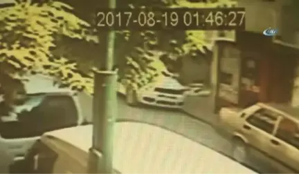 İstanbul'da Kaçan Boğa Dehşet Saçtı: 3 Yaralı... O Anlar Kamerada