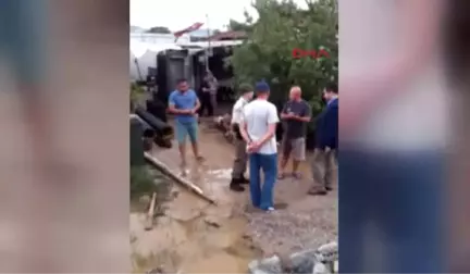 Yalova'da Sağanak Yağış Hayatı Olumsuz Etkiledi