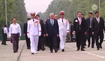 Başbakan Yıldırım'dan, Ho Chi Minh'in Mozolesine Ziyaret - Hanoi