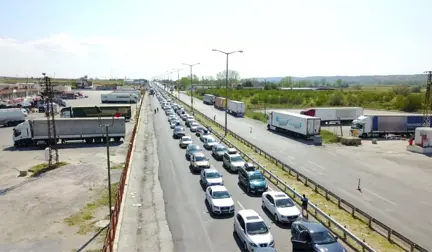 Trafik Kuyruğu Çilesi Havadan Görüntülendi