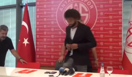 Antalyaspor, Nazım Sangare ile 3 Yıllık Sözleşme İmzaladı