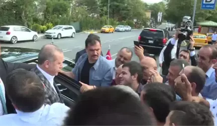 Erdoğan, Minibüs Durağını Ziyaret Ederek, Şoförlerle Bayramlaştı