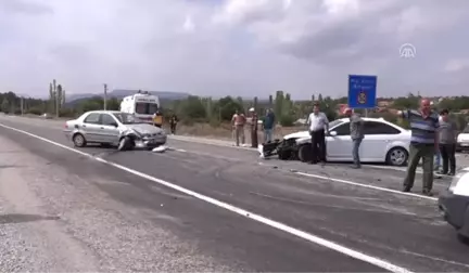 Domaniç'te Trafik Kazası: 2 Yaralı