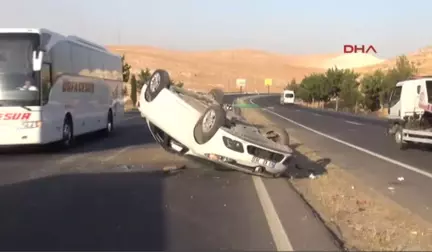 Şanlıurfa'da Kontrolden Çıkıp Takla Atan Otomobildeki 3 Kişi Yaralandı