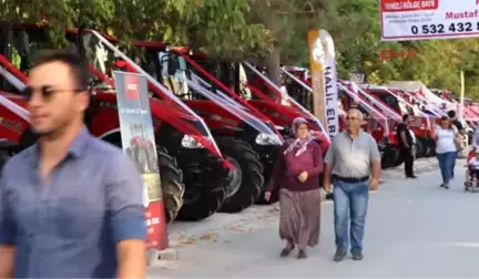 Denizli Çocuklar, Çekirdeği En Hızlı Yiyebilmek İçin Kıyasıya Yarıştı