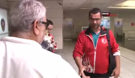 Avrupa Masa Tenis Turnuvasında 2'nci Olan Özge Yılmaz Yurda Döndü
