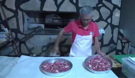 Yörüklerin Asırlık Lezzeti: Gömbe Tepsi Kebabı