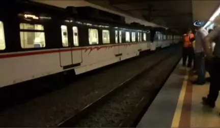 Metronun Önüne Atladığı İddia Edilen Bir Kişi Feci Şekilde Can Verdi