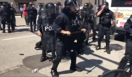 Siyahi Genci Öldürmekle Suçlanan Polis Beraat Etti, Protestolar Başladı