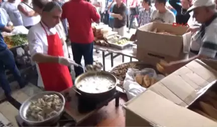 İskenderun'da Balık-Ekmek İzdihamı