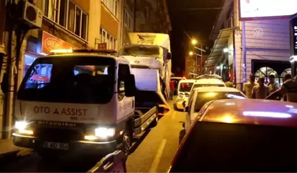 Bursa'da Freni Boşalan Kamyonet 10 Araca Zarar Verdi