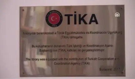 Türkiye'nin Budapeşte Büyükelçisi Fakılı'dan György'ün Kütüphanesine Tablo Hediyesi