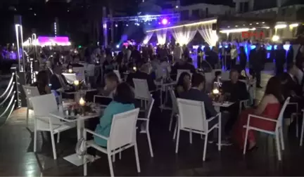 Bodrum Lisede Başlayan Arkadaşlığı Bodrum'da Nikah Masasına Taşıdılar