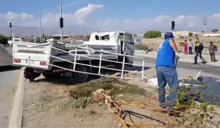 Erzincan'da Trafik Kazası: 1 Yaralı