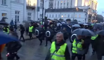 Polonyalı Kadınlardan Hükümet Karşıtı Protesto