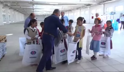 Adıyaman'da Bin Öğrenciye Kıyafet Yardımı