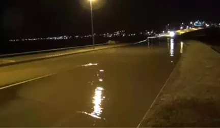 Ayvalık'ta Gönül Yolu Sular Altında Kaldı