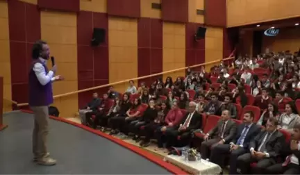 Ünlü Yazar Sinan Yağmur, Tunceli'de Öğrencilerle Buluştu