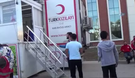 Üniversite Öğrencilerden Rekor Kan Bağışı