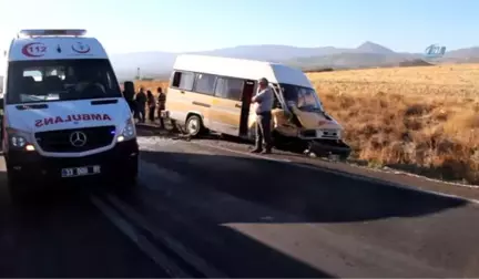 Mersin'de Trafik Kazası: 1'i Çocuk 10 Yaralı