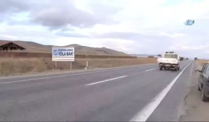 Sürücülere Trafik Kazalarına Karşı Levhalı Uyarı